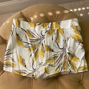 Tory Burch Size 8 Tropical Print Shorts